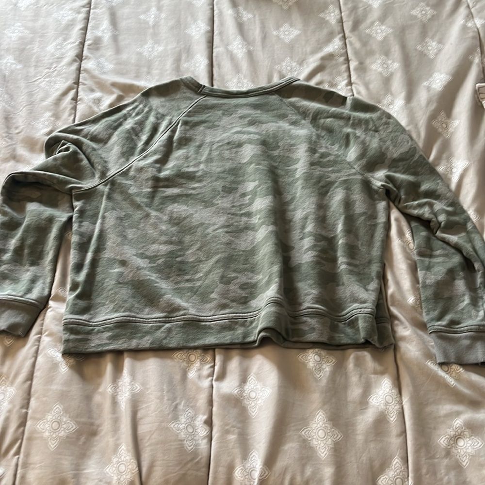 Universal Thread Women's Camo Cotton Pullover - Picture 5 of 6